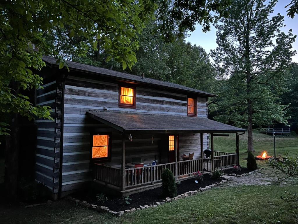 My Old Kentucky Home! Restful Log cabin retreat..